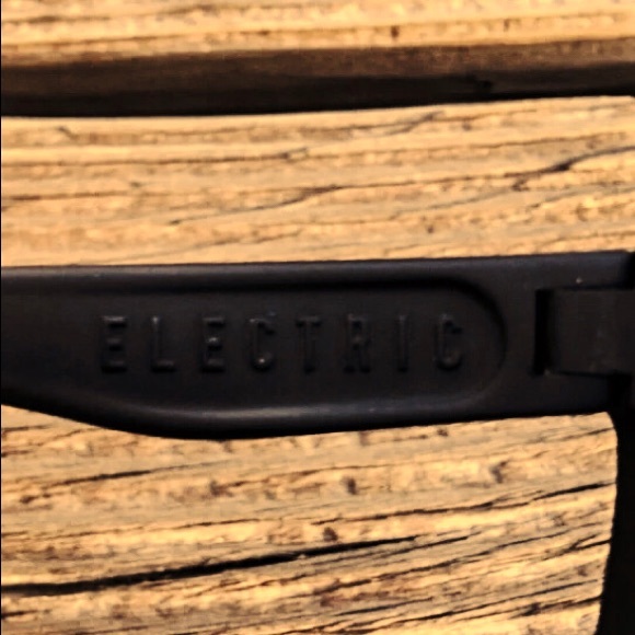 Electric “swingarm” sunglasses - Picture 3 of 3